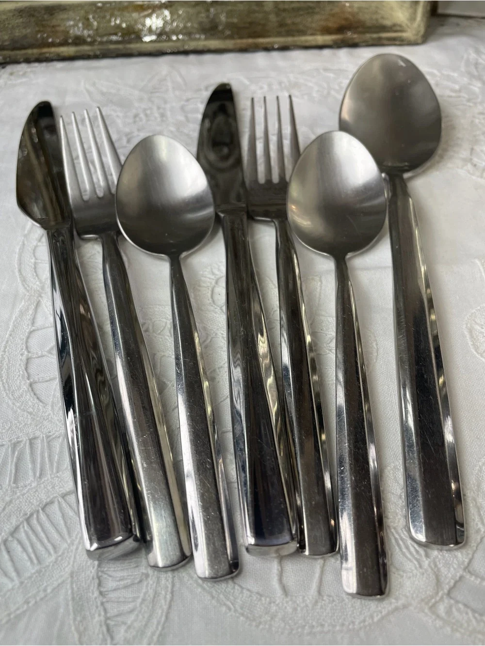 Oneida 18/10 silver stainless steel flatware set clean lines